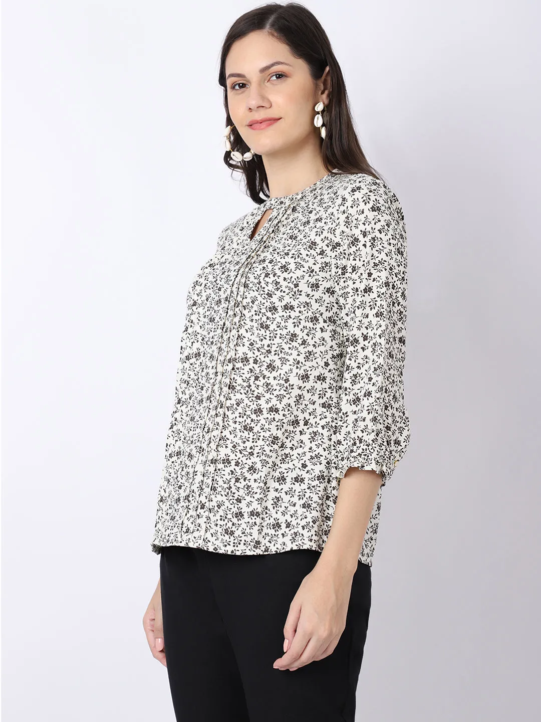 Women's Casual  Offwhite Floral Print Round neck with keyhole Top